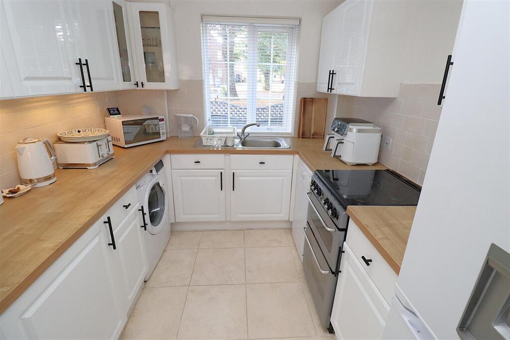 House in Gillingham, Medway - View 5