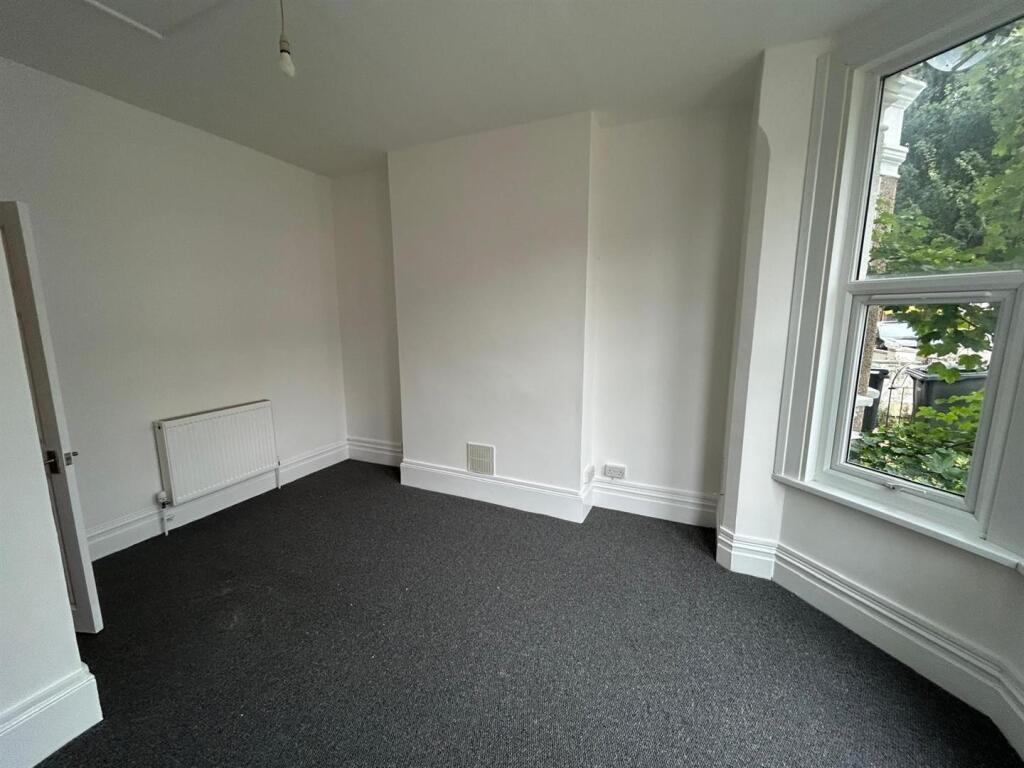 Apartment in London, West Green - View 3