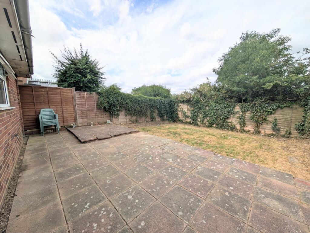 House in Kettering, North Northamptonshire - More