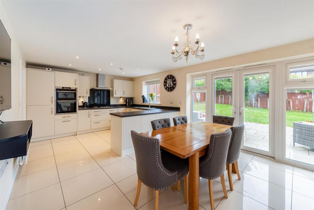 House in Clanfield - View 3