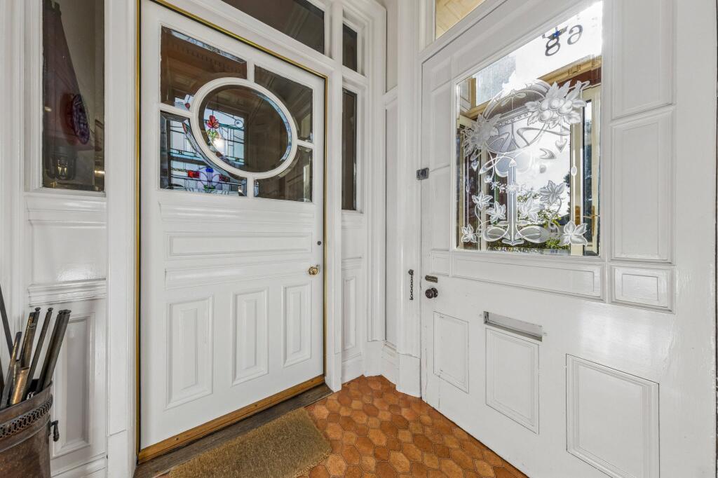 House in Glasgow, Scotstounhill, Jordanhill - More