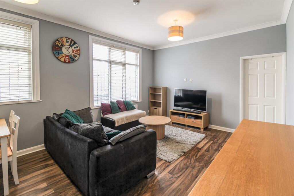 Apartment in Southend-on-Sea - View 5