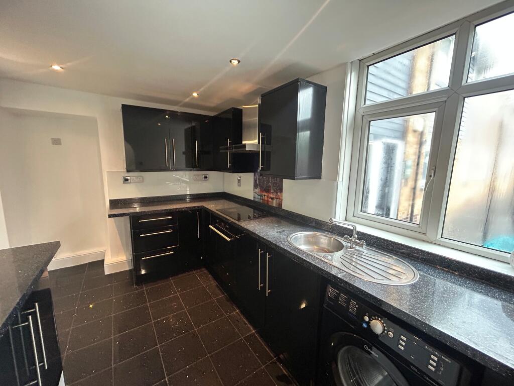 Main image of property: Lingfield Avenue, Sale, M33 4QR
