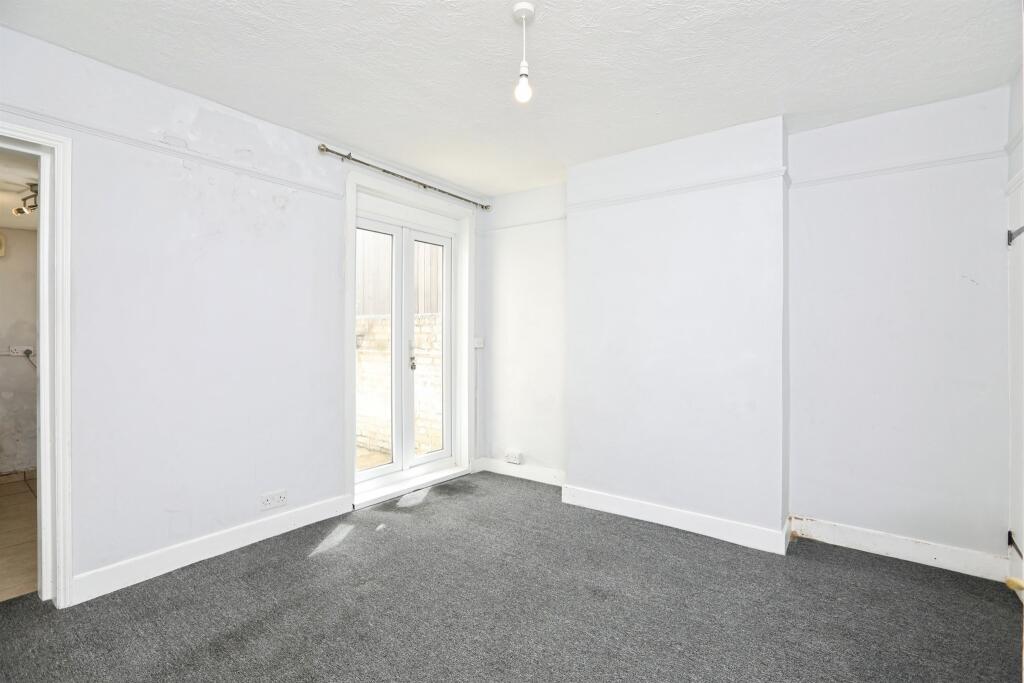 House in Swale, Grove Park, Regent Quay - View 5
