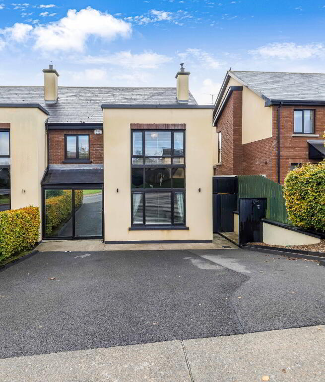 Main image of property: 12 Drummond Radhairc, Dundalk Road, Carrickmacross