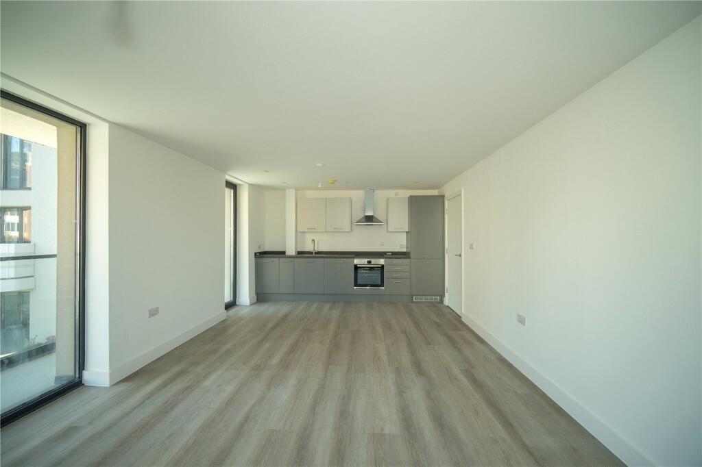Savoy Place, Farnborough, Hampshire, GU14 photo 3