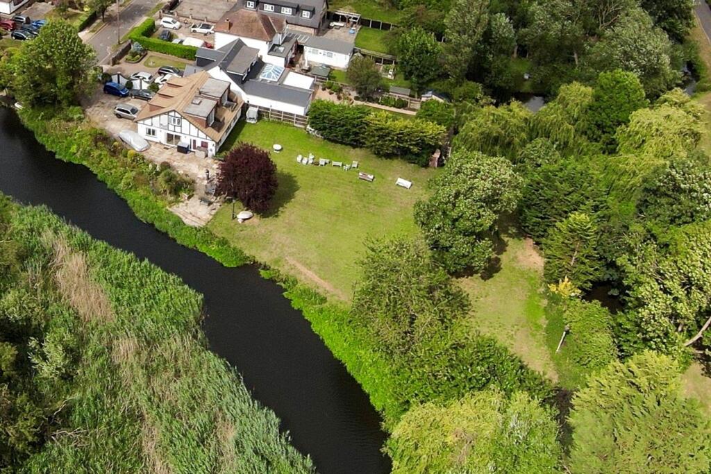 Main image of property: Frays Avenue, West Drayton, UB7