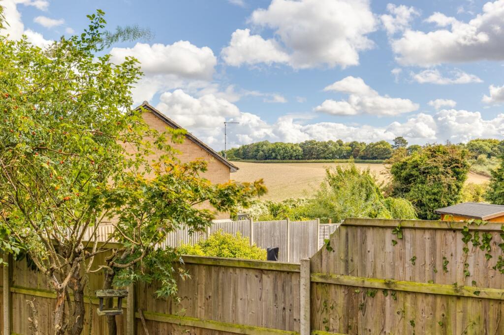 Valley Road, Codicote, Hertfordshire, SG4 photo 2