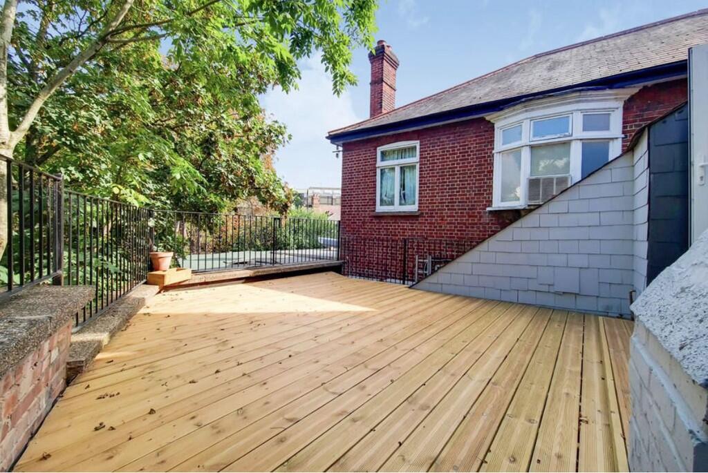 Apartment in Twickenham - View 2