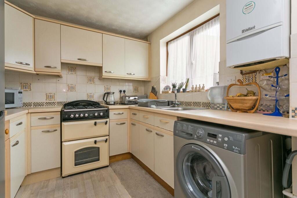 House in Slough - View 5