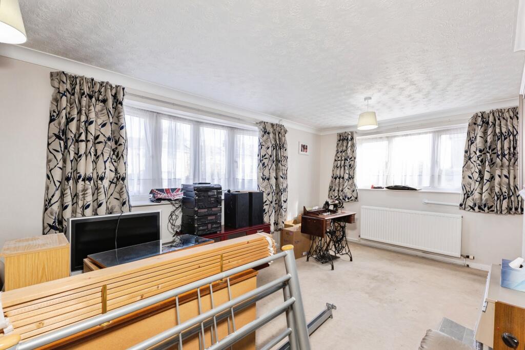 House in Woodley, Wokingham - More