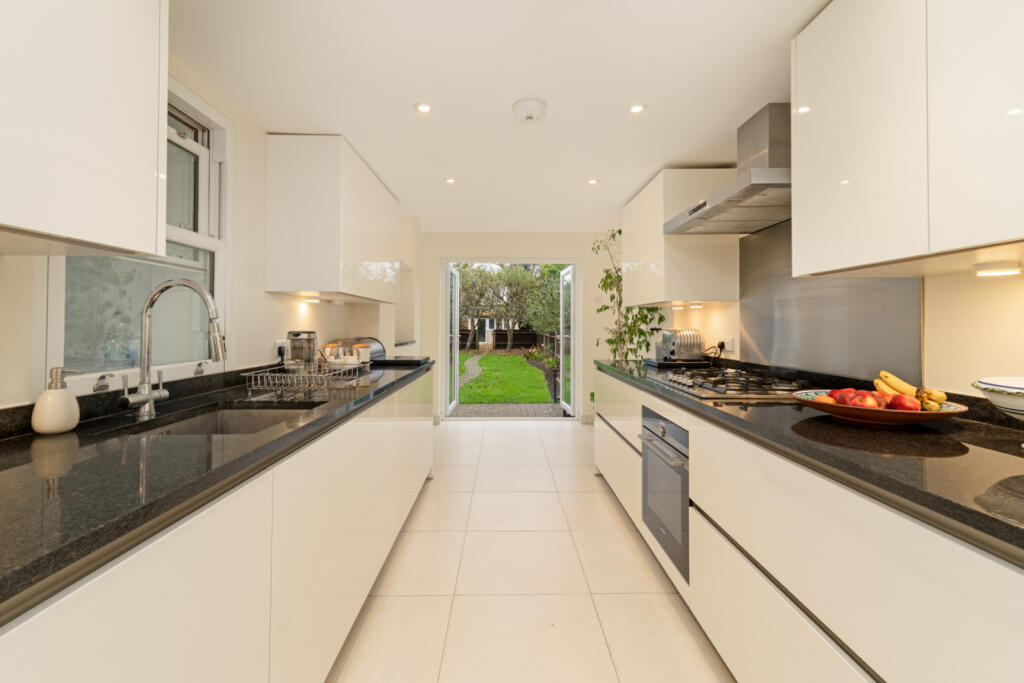 Sayesbury Road, Sawbridgeworth, Hertfordshire, CM21 photo 2