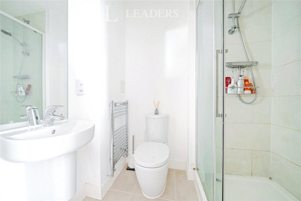 Apartment in Tonbridge and Malling, Kent - More