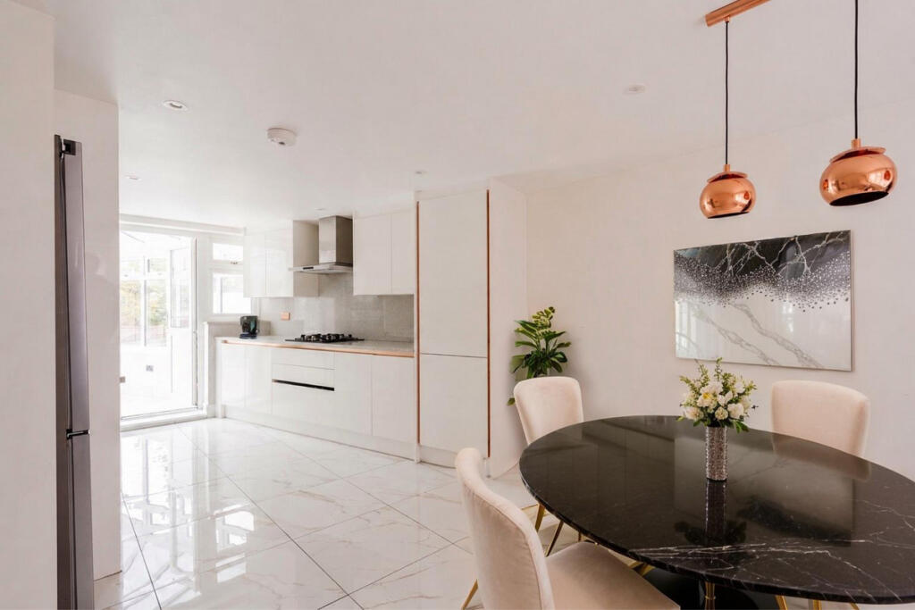 Merlin Grove, Ilford, IG6 photo 2