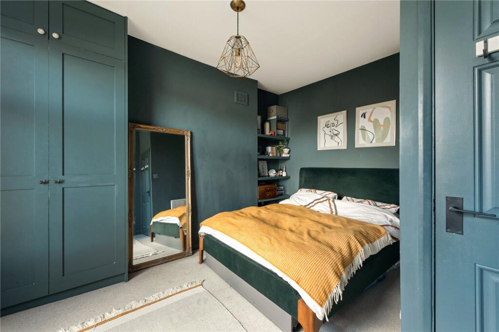 Apartment in London - More