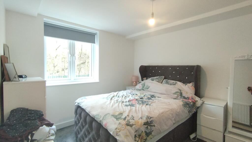 Apartment in Southall - More