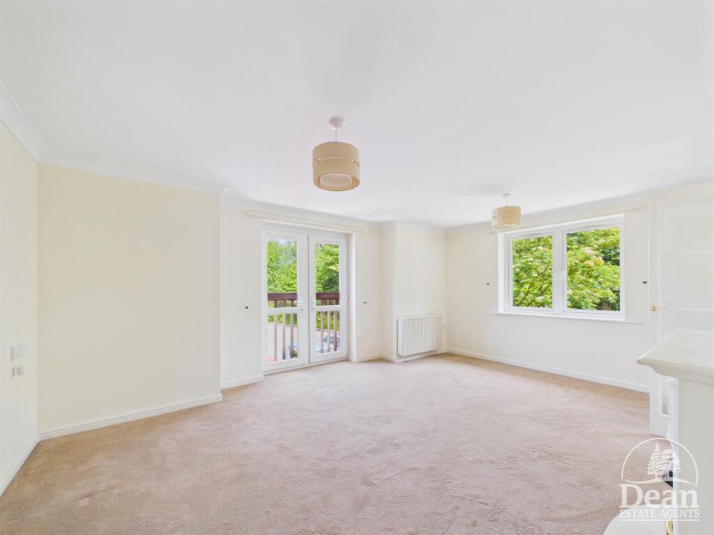 Kings Meadow Court, Lydney photo 4