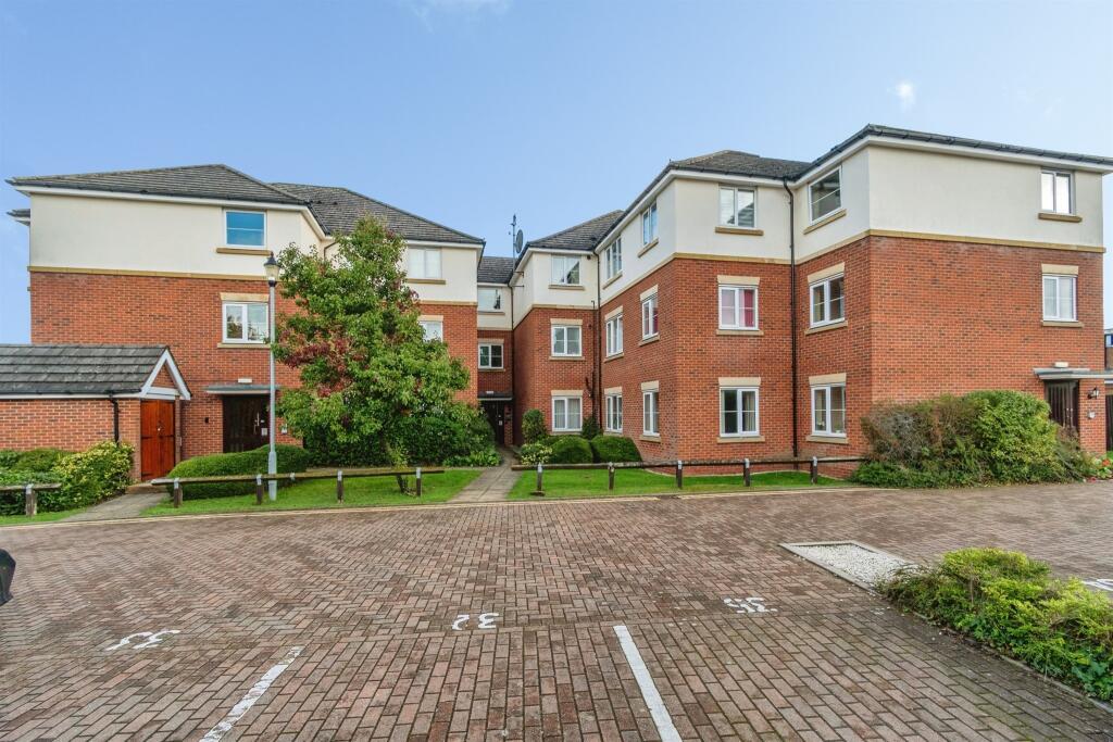 2-bed flat on Parkhouse Grove, Aldridge, Walsall, £130,000