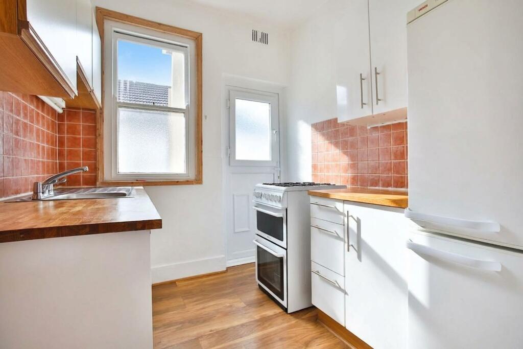 Apartment in Brighton - View 3