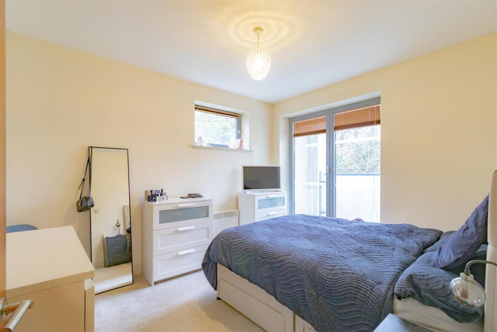 Apartment in Cheltenham, Ewens Farm, Fairview - View 5