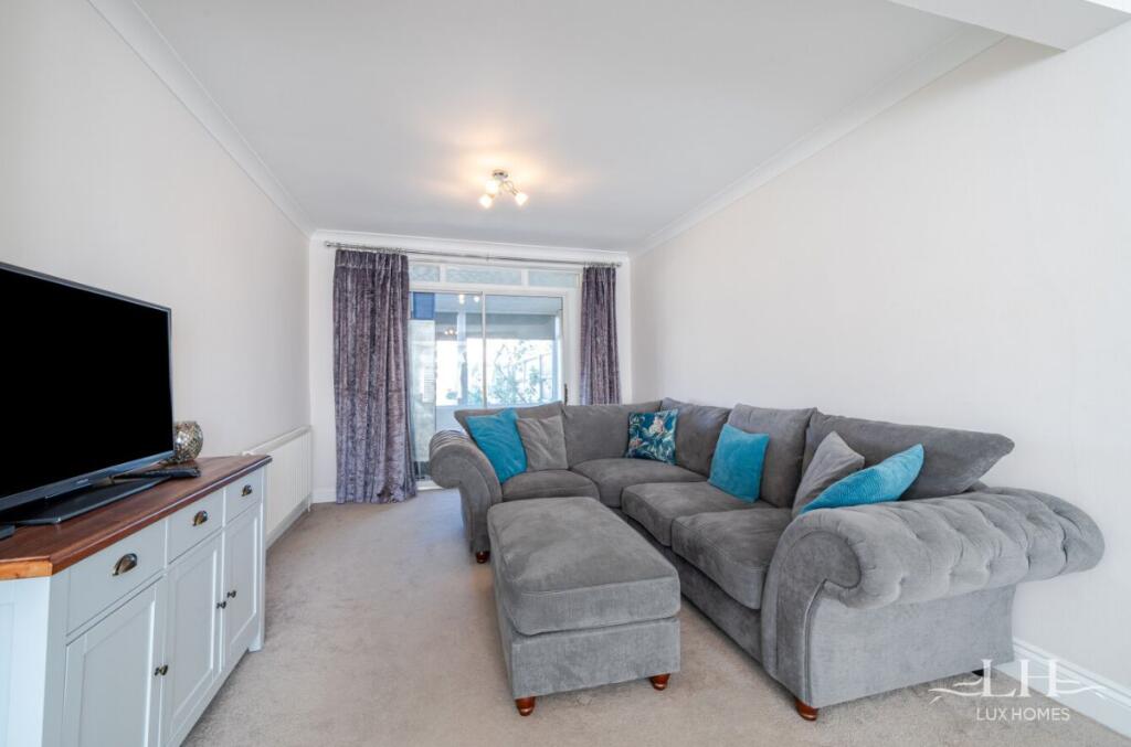 Upper Rainham Road, Hornchurch photo 3