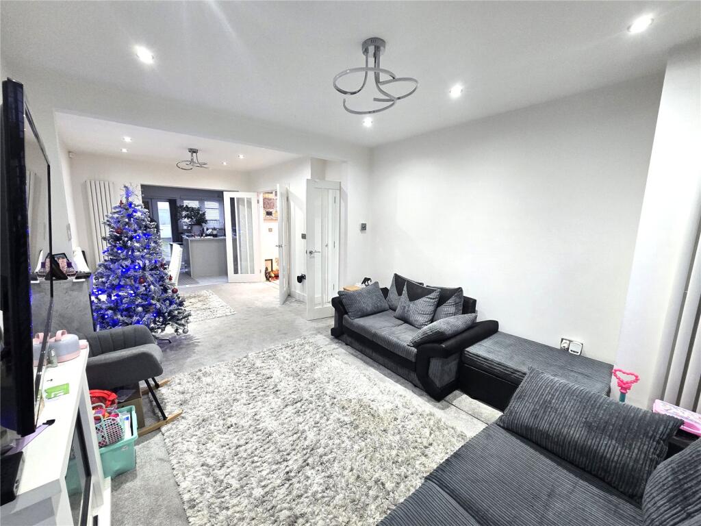 Cranford Drive, Hayes, Greater London, UB3 photo 2