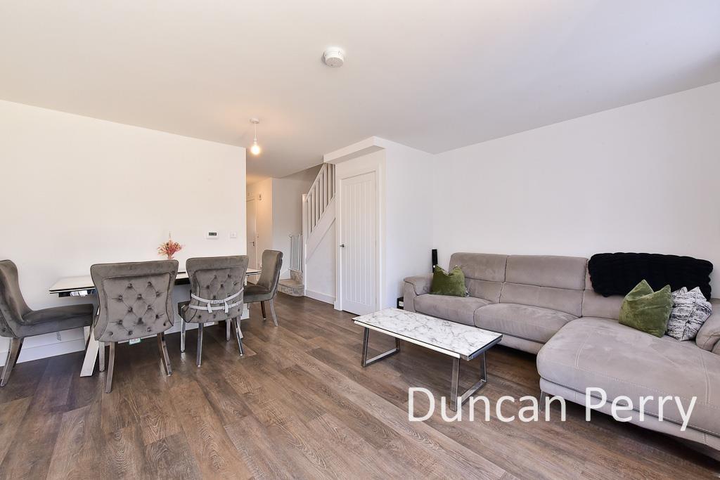 House in Welwyn Hatfield, Hatfield - More