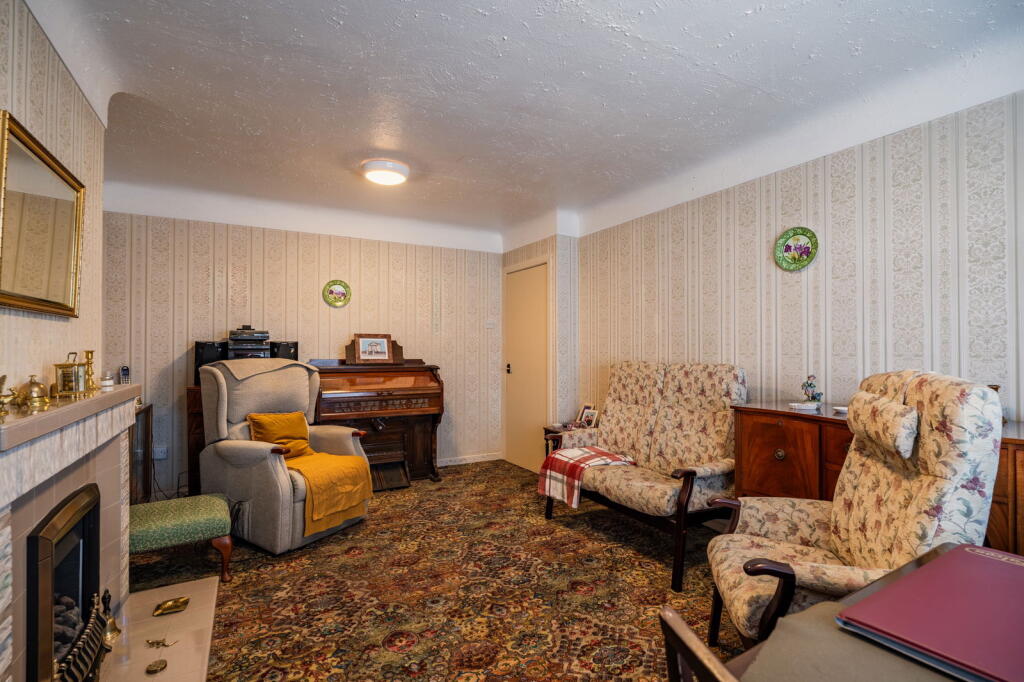 Courtland Drive, Aston photo 3