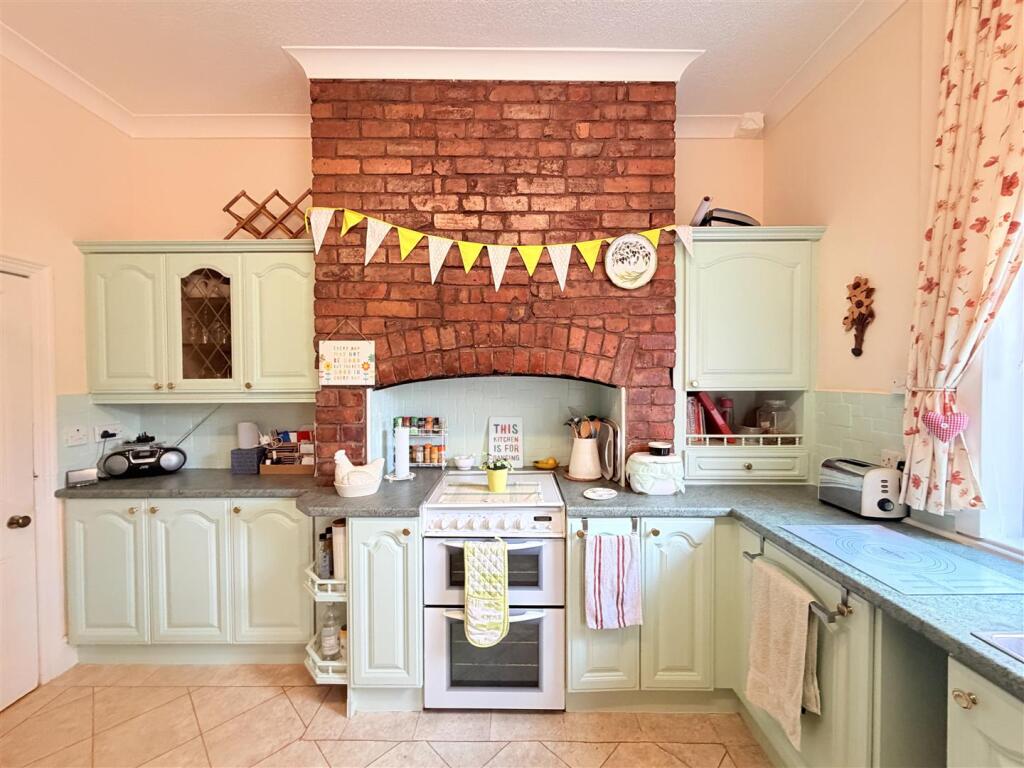 House in Tameside, Hurst - More
