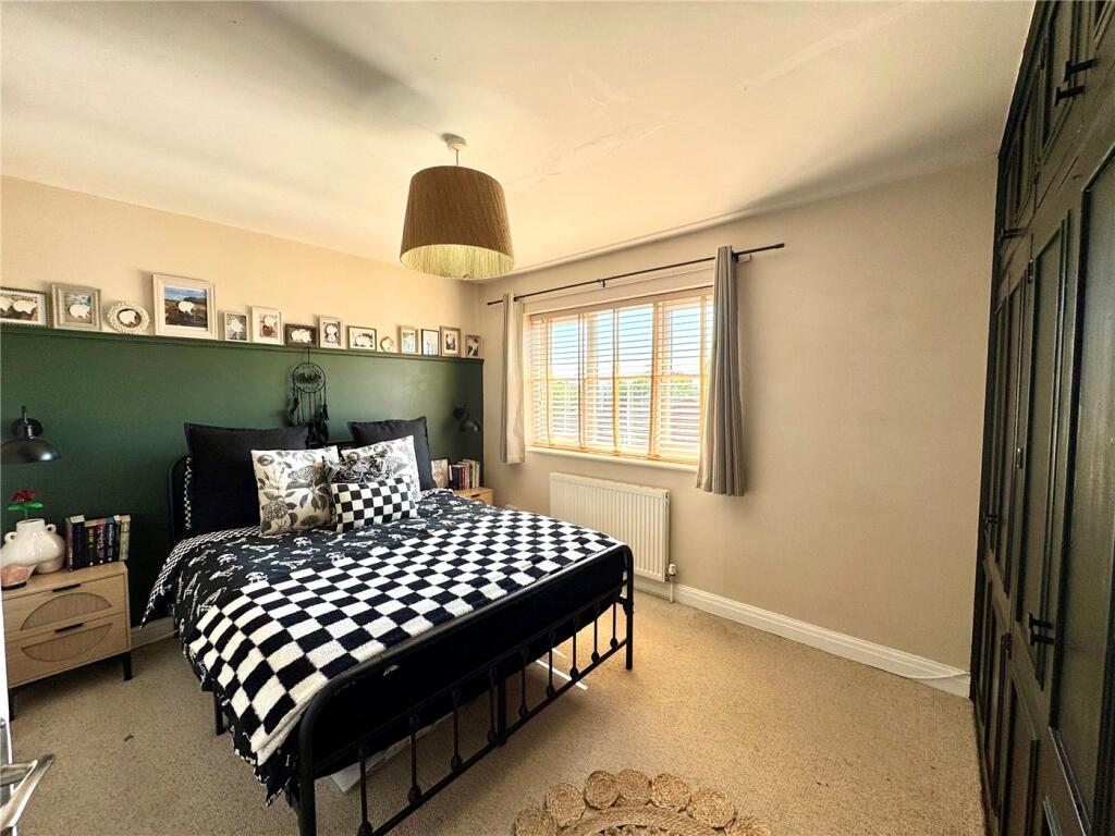 House in Salisbury, Wiltshire - More