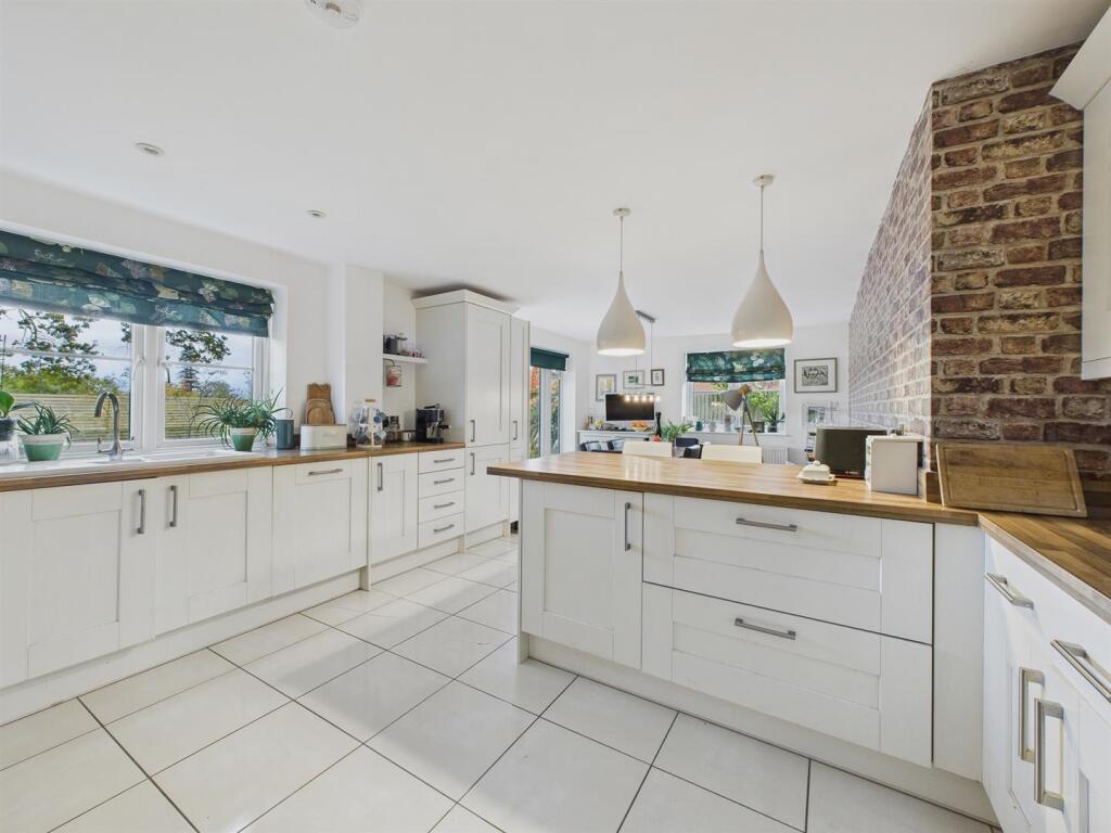 3 Beckford Grove, Upton-Upon-Severn, Worcester photo 2