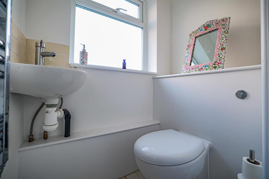 House in Dacorum, Leverstock Green - More