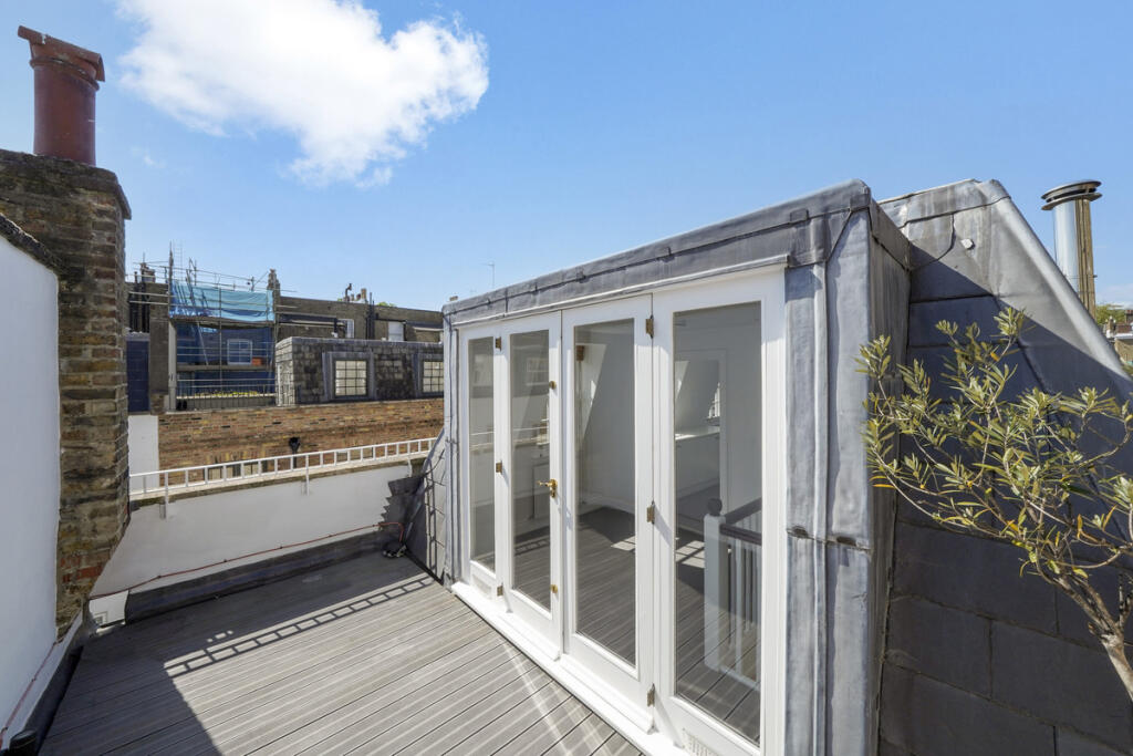 3 bedroom mews property for rent