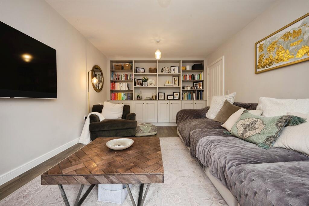 House in Hemel Hempstead, Longwick-cum-Ilmer - More