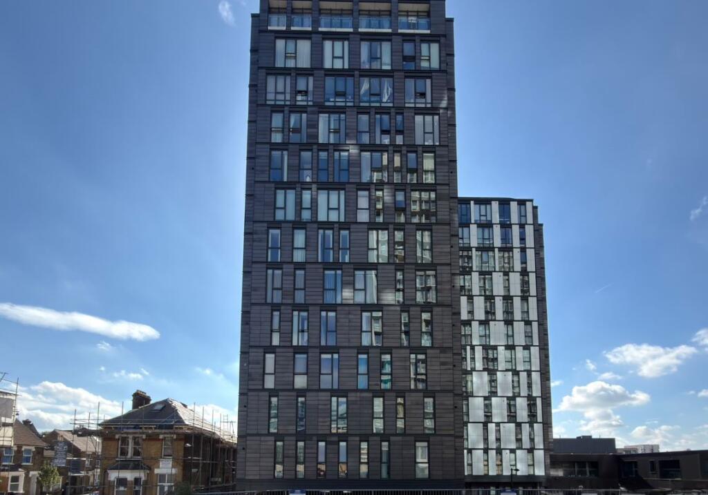 Main image of property: Flat 172 Centrillion Point, 2 Masons Avenue, Croydon, Croydon, CR0 9WY