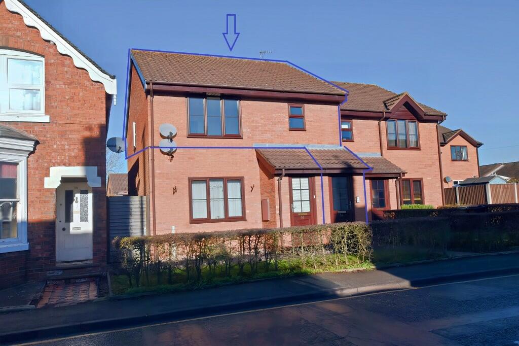 2-bed flat on Shrewsbury Road, Market Drayton, £82,500
