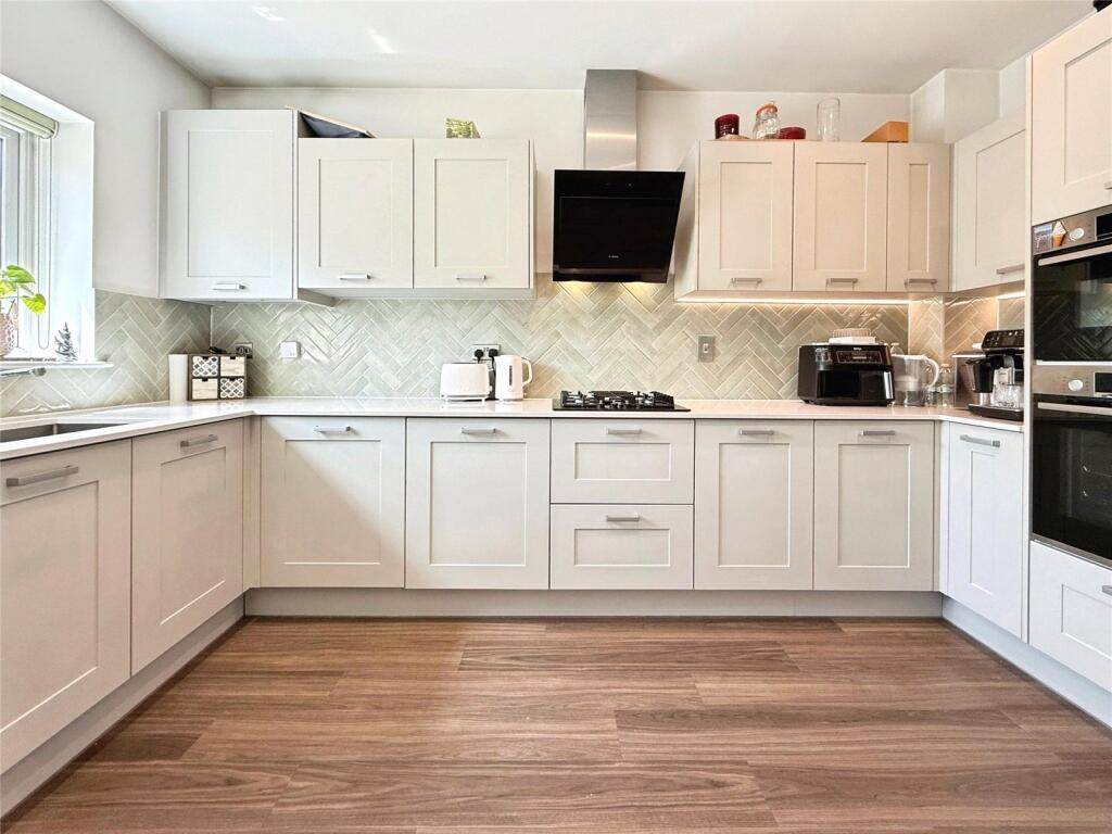 House in Crowthorne, Bracknell Forest - View 4