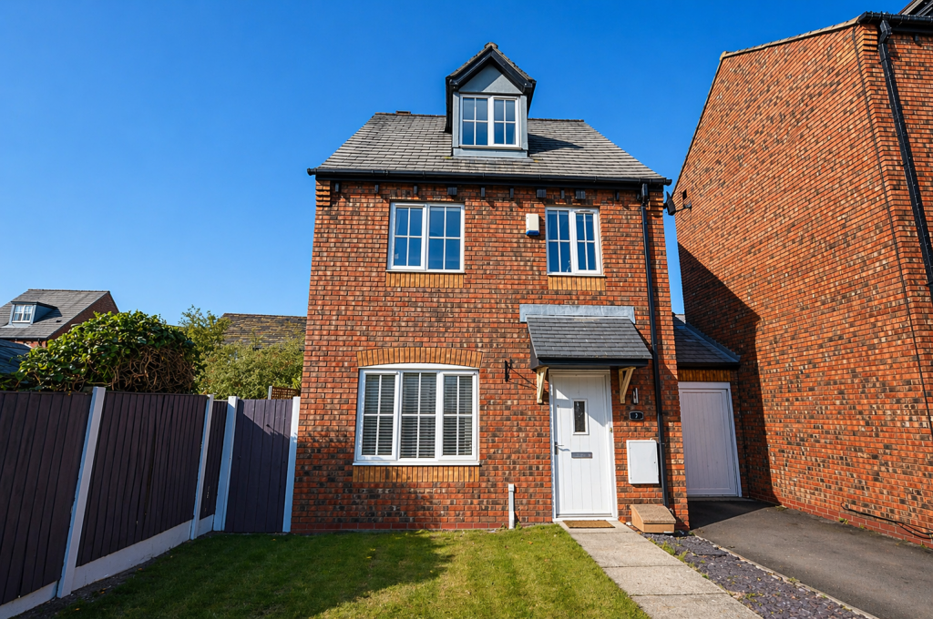 3-bed detached on Summercroft Close, Warrington, WA3 3WL, £260,000