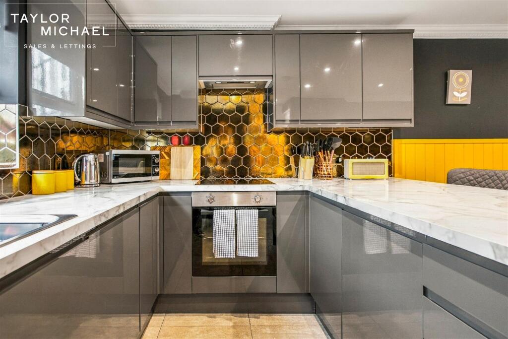 4 bedroom terraced house for rent