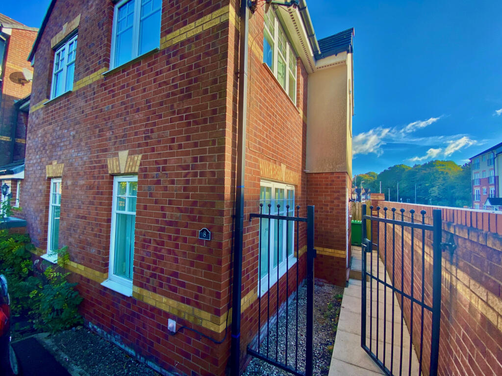 Main image of property: , Wythenshawe, Manchester, Greater Manchester, M22