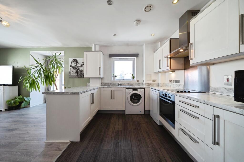 Apartment in Kingston upon Thames - View 2