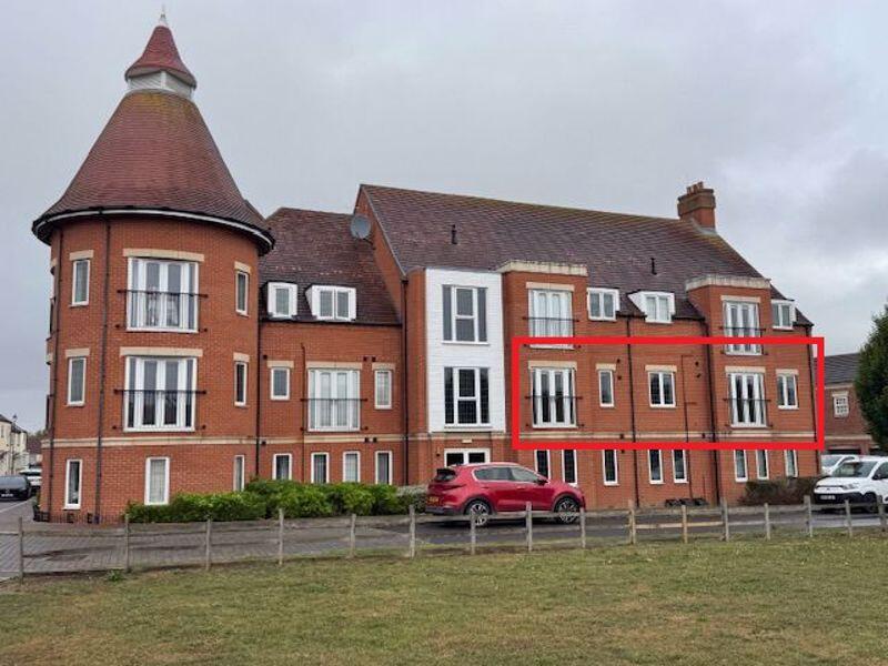 2-bed flat on Peterson Drive, New Waltham, £132,500
