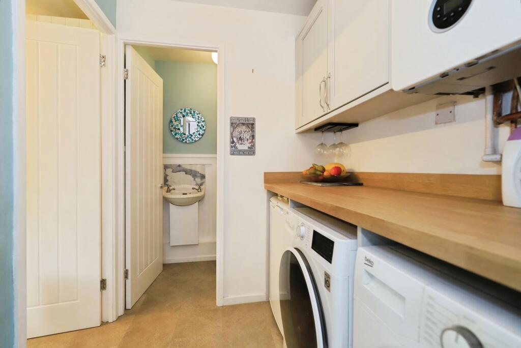 Kings Road, Kidderminster, Worcestershire, DY11 - Więcej