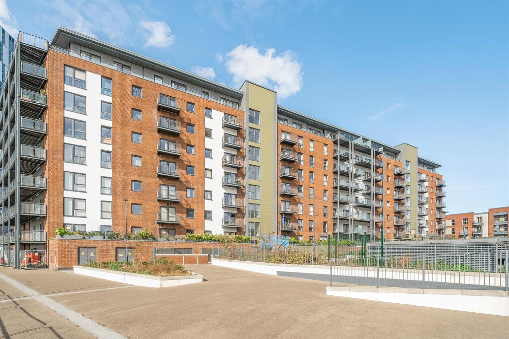 Apartment in Southampton - View 3