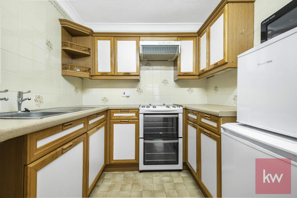 Apartment in Slough - More