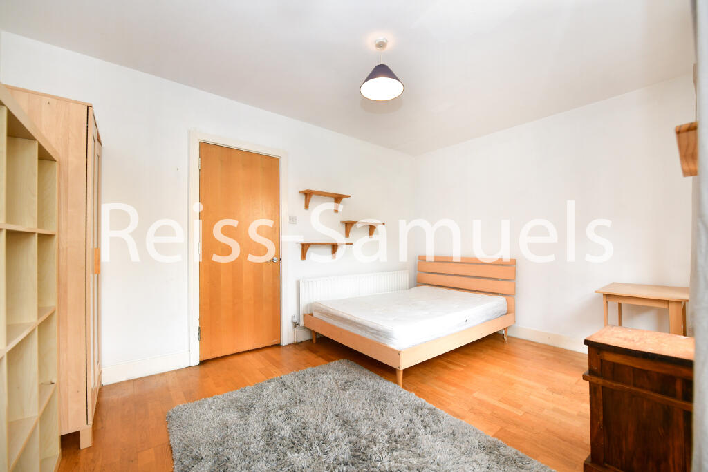6 bedroom town house for rent
