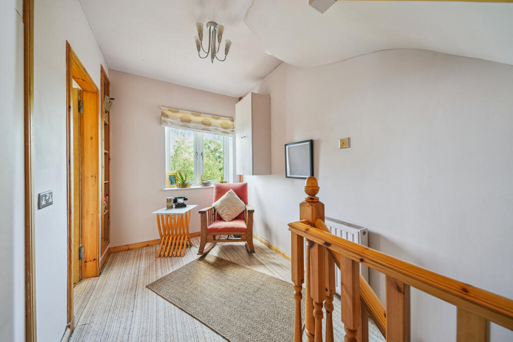 House in Clarkston, Hillview, Carolside - More