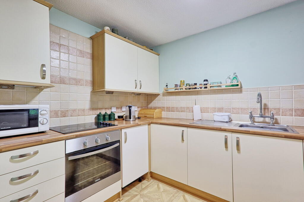 Apartment in Chelmsford - View 2