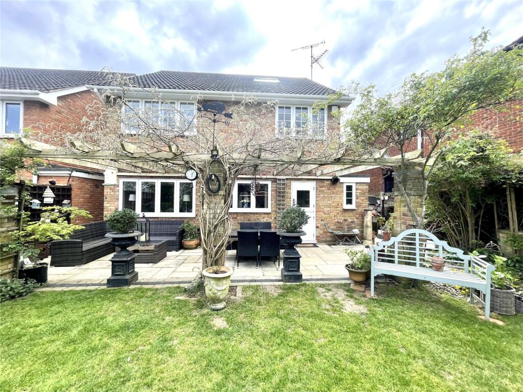 Main image of property: Main Road, Hawkwell, Hockley, Essex, SS5