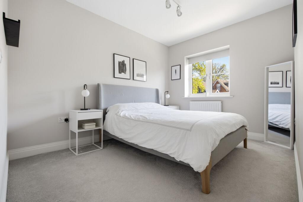 House in Binfield, Bracknell Forest - More